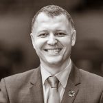 Георгий Пхакадзе предупреждает женщин старше 35 и мужчин старше 40 лет | შენი სილამაზე