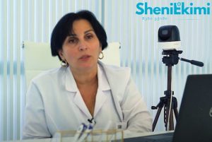 ქალი შაკიკის ტკივილით ხელს უჭერს თავს