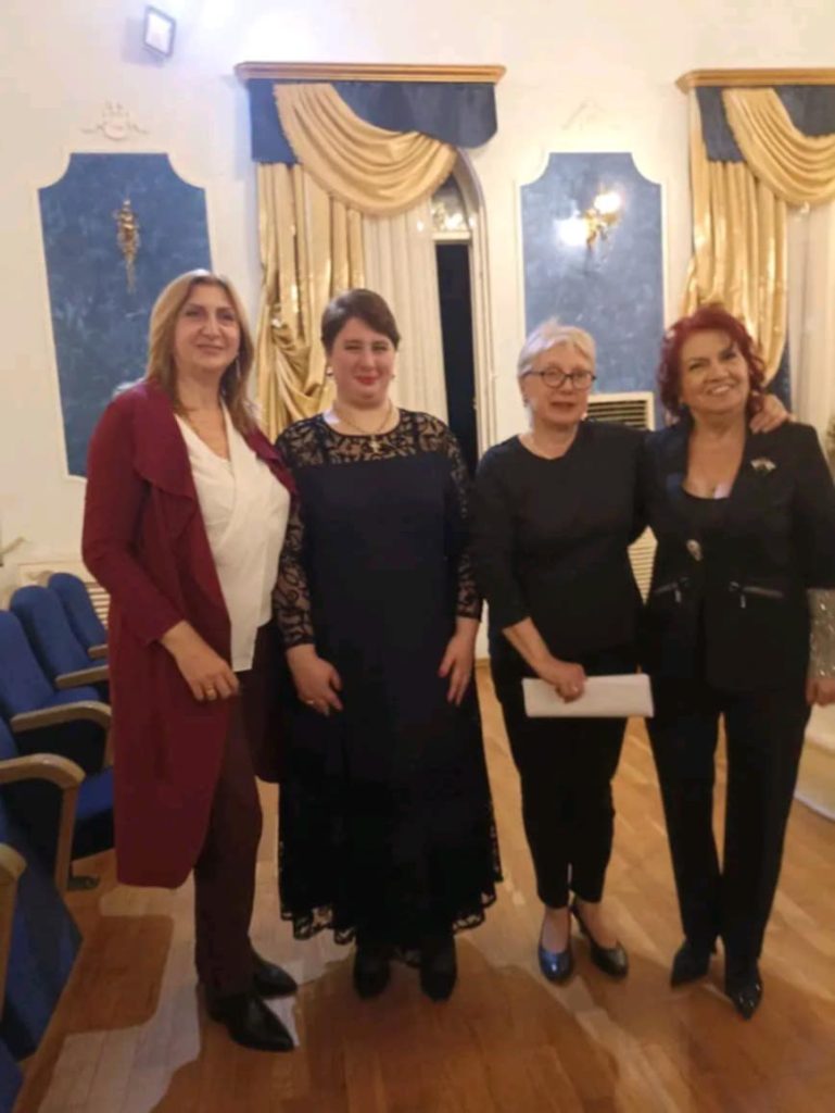 გაგაცნობთ ნიჭიერ მუსიკოსსა და ვოკალისტს, თეონა შატბერაშვილს, რომელიც ლონდონის გალა კონცერტზეა მიწვეული