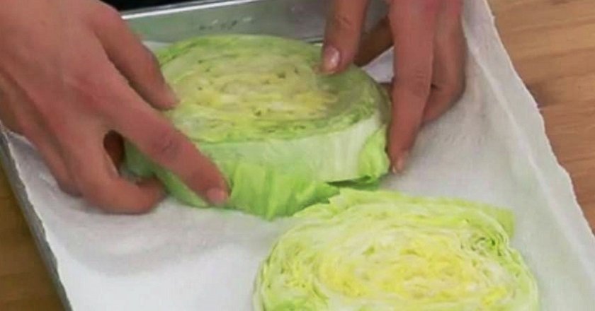 Салат айсберг под соусом