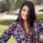 58 წლის სელმა ჰაიეკი საცურაო კოსტიუმში პოზირებს | შენი სილამაზე