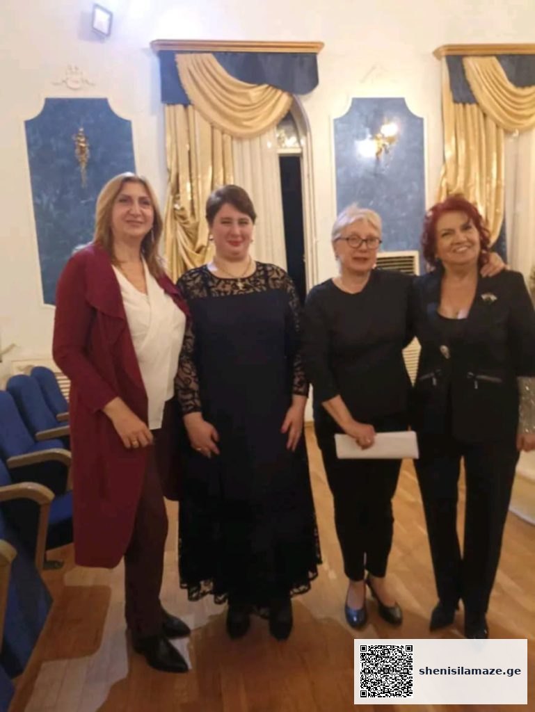 გაგაცნობთ ნიჭიერ მუსიკოსსა და ვოკალისტს თეონა შატბერაშვილს რომელიც ლონდონის გალა კონცერტზეა მიწვეული გაგაცნობთ ნიჭიერ მუსიკოსსა და ვოკალისტს, თეონა შატბერაშვილს, რომელიც ლონდონის გალა კონცერტზეა მიწვეული